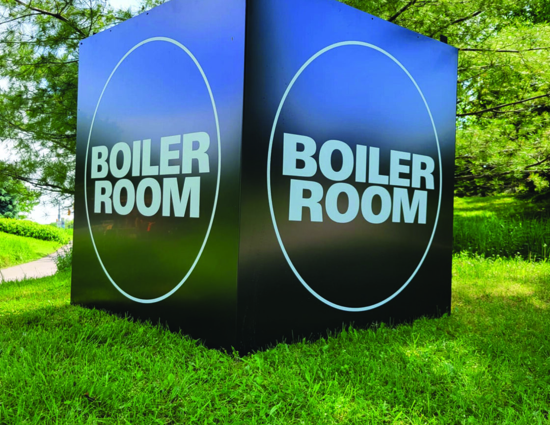 Dimensional logo sign for commercial building